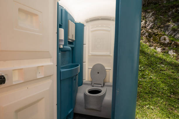 Best VIP or Luxury Restroom Trailers  in Belville, NC